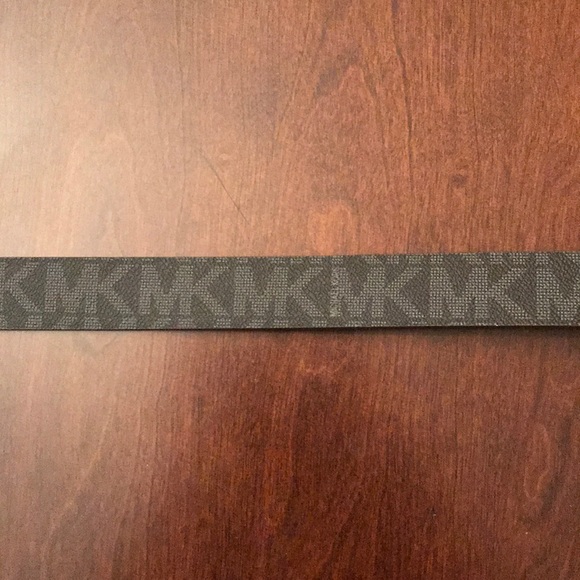 Michael Kors Logo Reversible Belt - Picture 4 of 5